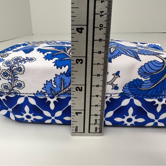 Two Sided Pattern Estée Lauder Makeup Travel Clutch - Picture 6 of 11